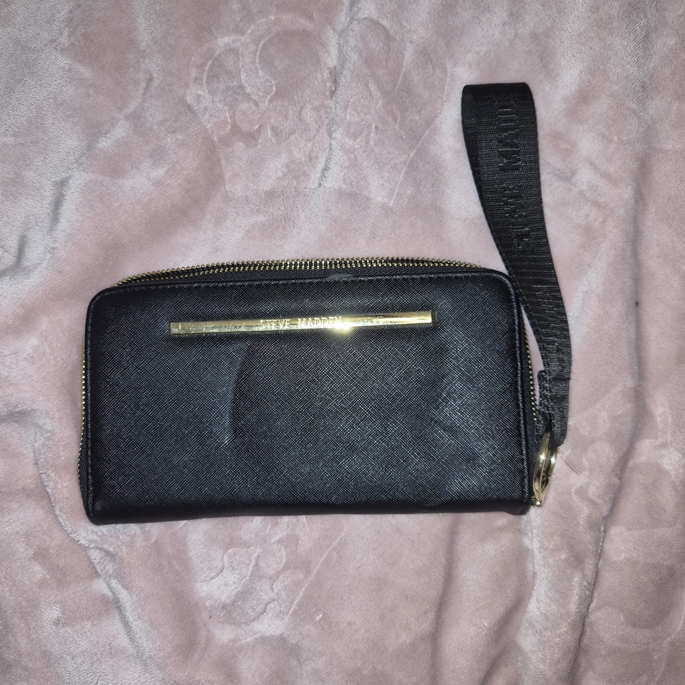 Steve Madden Black and Gold Wristlet